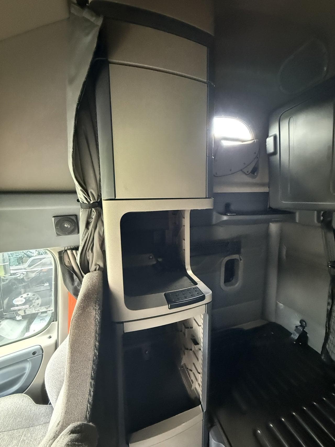 2020 Freightliner Cascadia 125 image 15