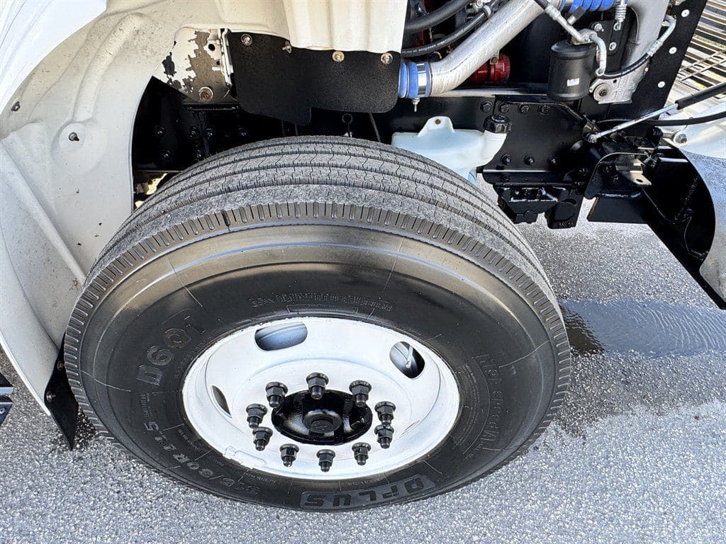 2015 Freightliner M2 106 image 36