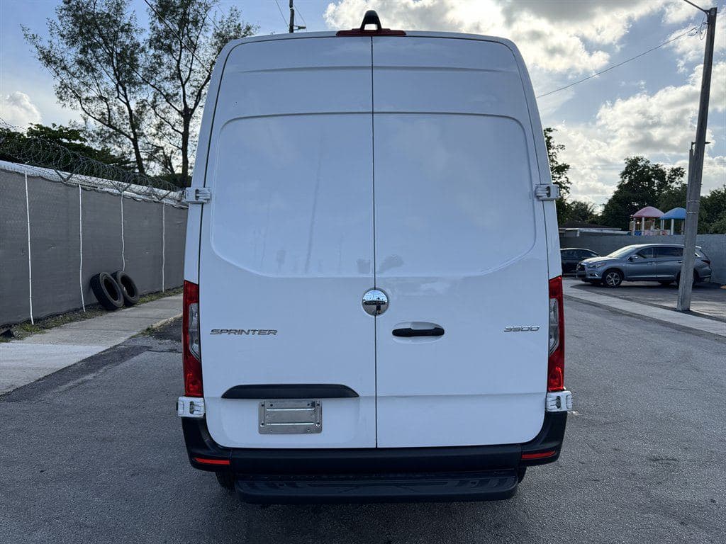 2019 Freightliner Sprinter 3500 image 10