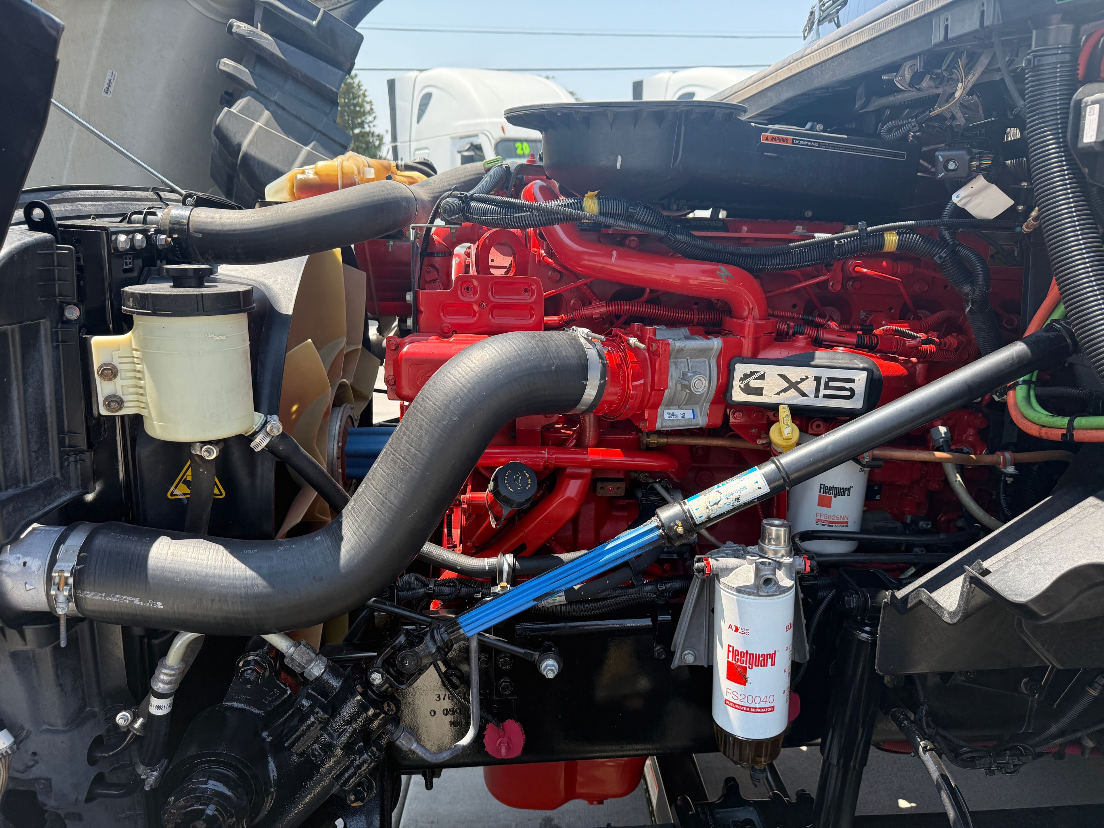 2021 International LT image 16