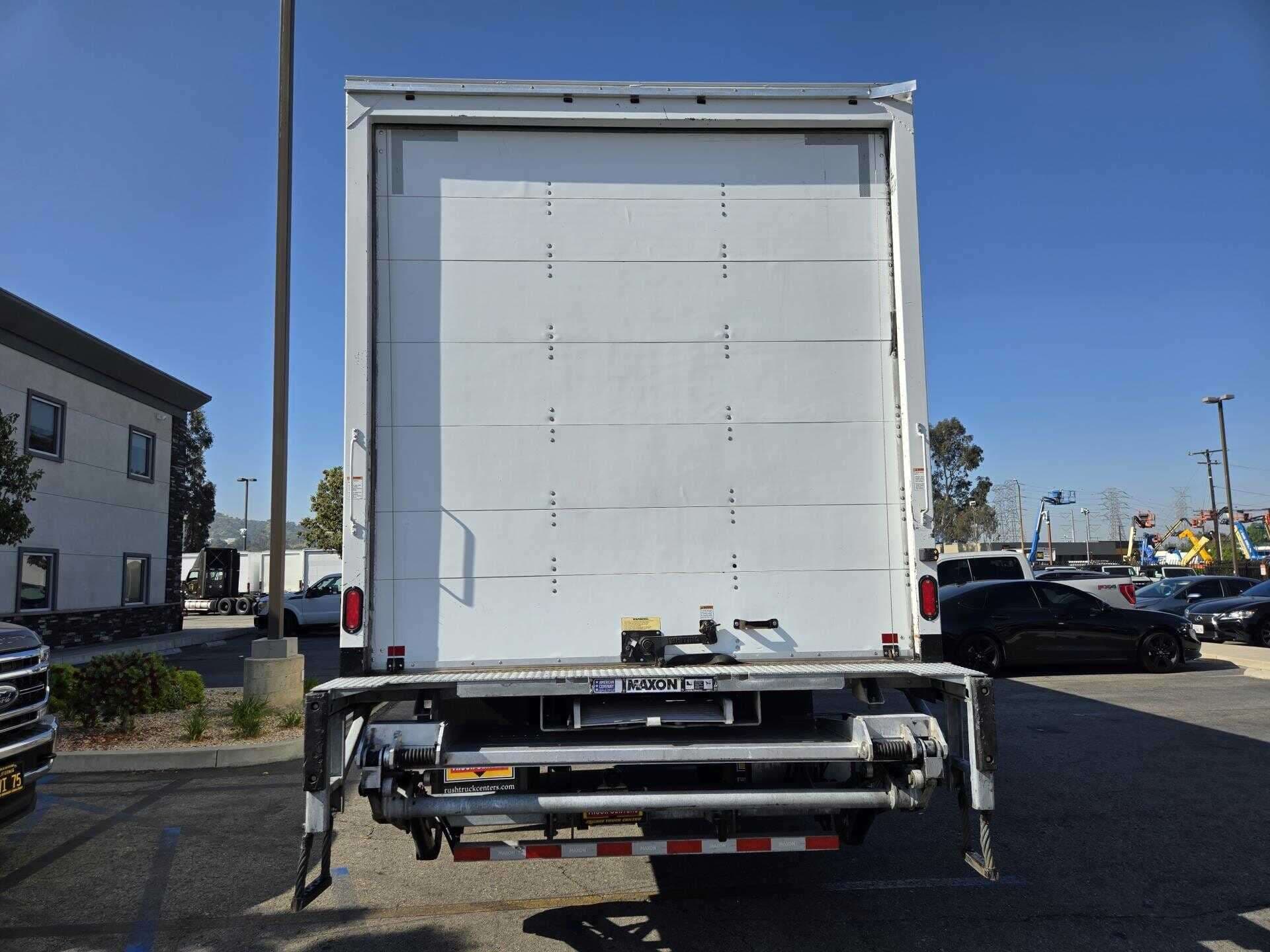 2020 Freightliner M2 image 3