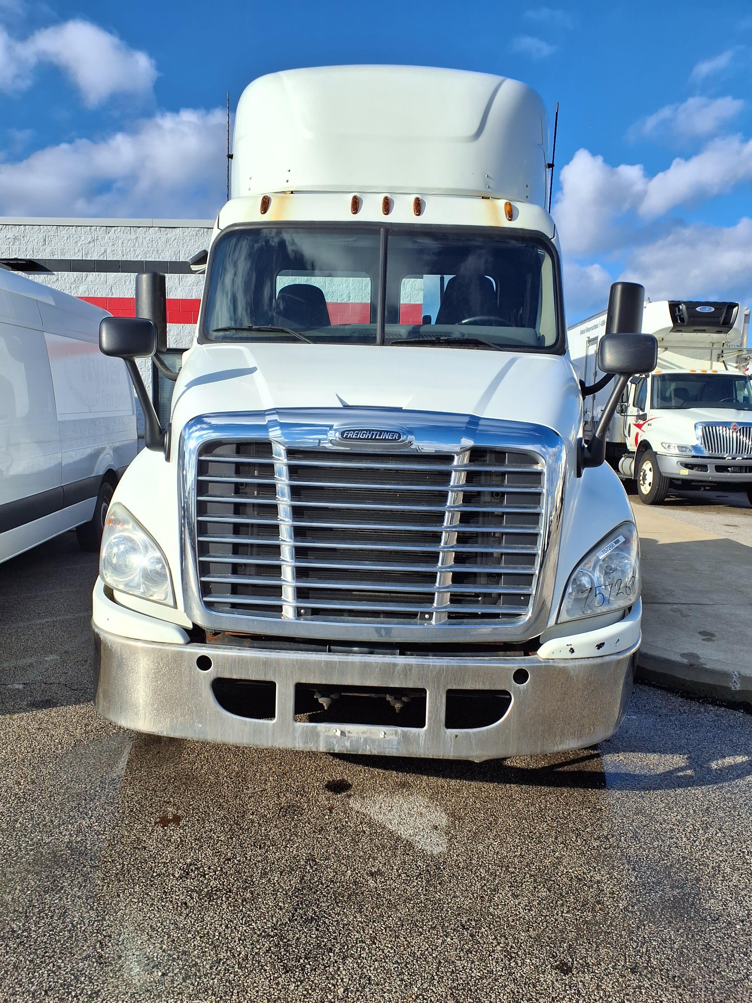 Used 2018 FREIGHTLINER/MERCEDES Conventional - Day Cab - CASCADIA 125 For Sale image 7