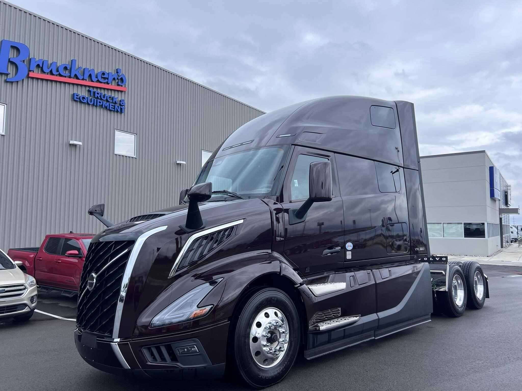 New 2026 VOLVO VNL64T860 Conventional - Sleeper Truck in Tulsa, OK image 1