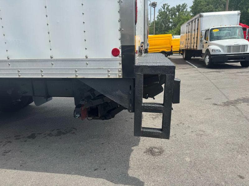 2017 International 4300 image 11