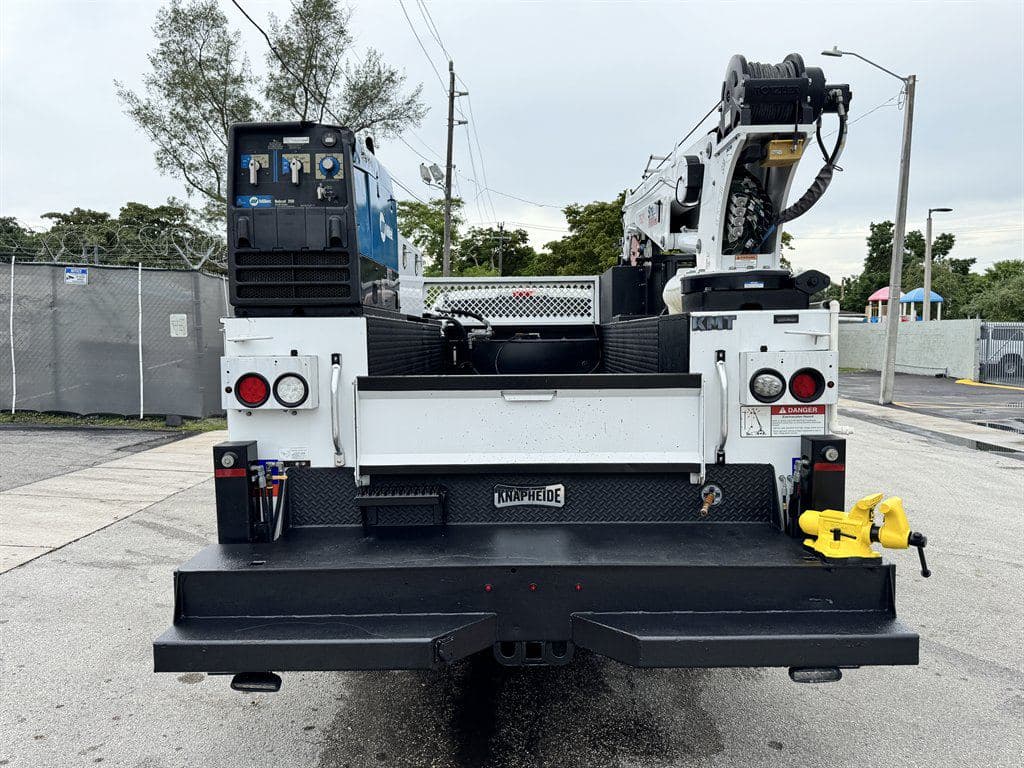 2017 Ford F550 image 11