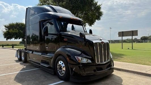 2022 Peterbilt 579 image 7