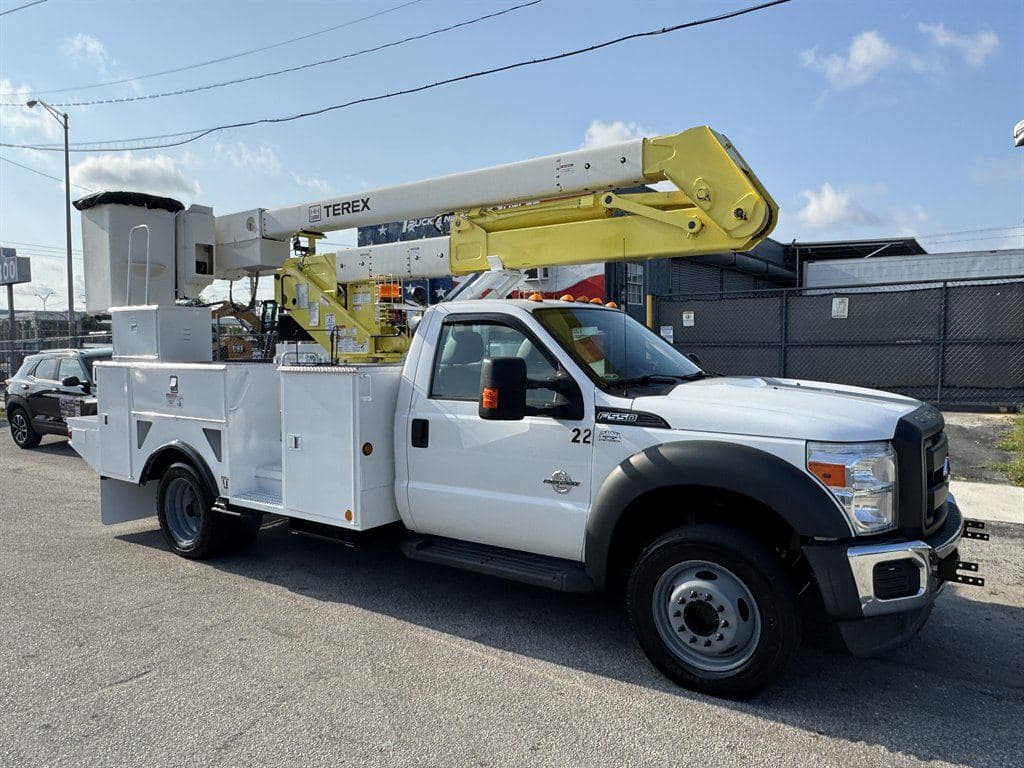 2016 Ford F550 image 17