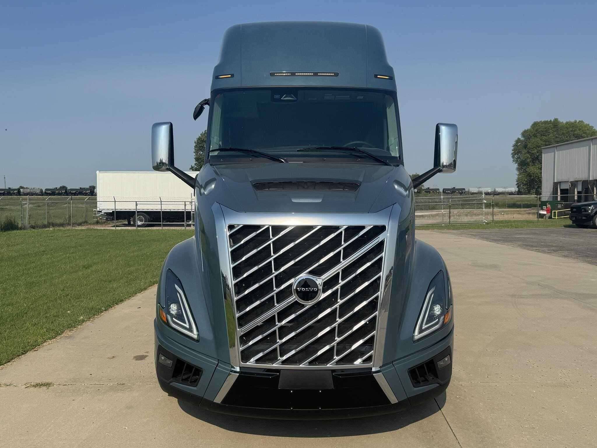 New 2026 VOLVO VNL64T860 Conventional - Sleeper Truck in Wichita, KS image 13