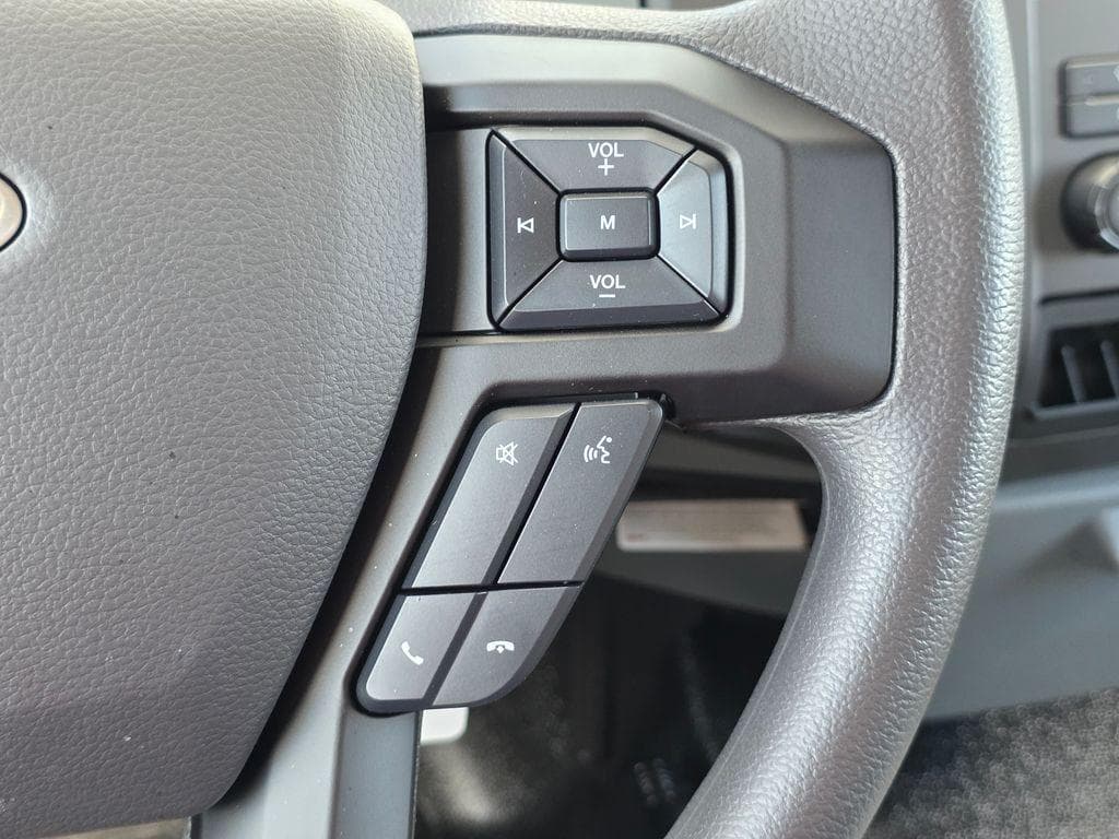 2027 Ford F-650SD Base image 27