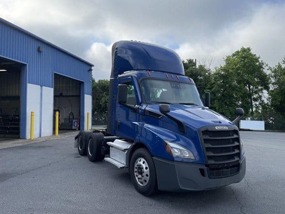 2020 Freightliner Cascadia 116 image 1