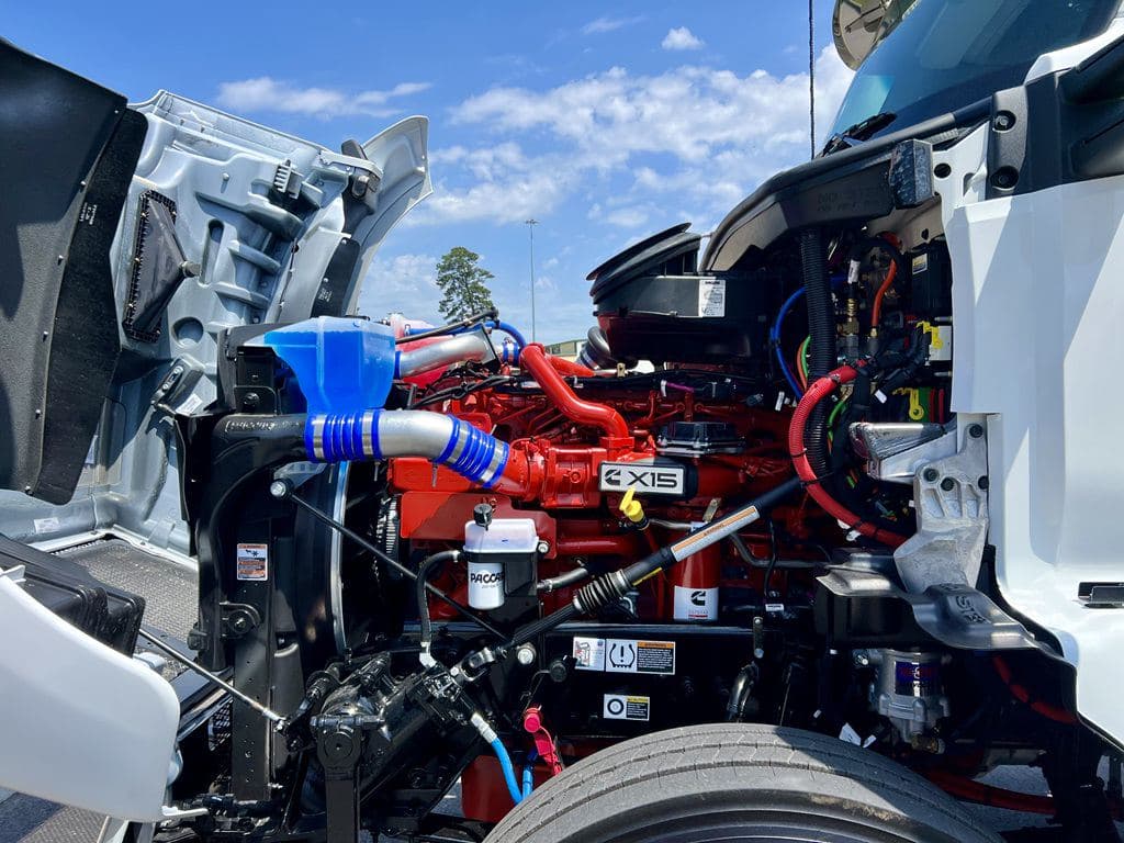 New 2027 KENWORTH T880 image 2