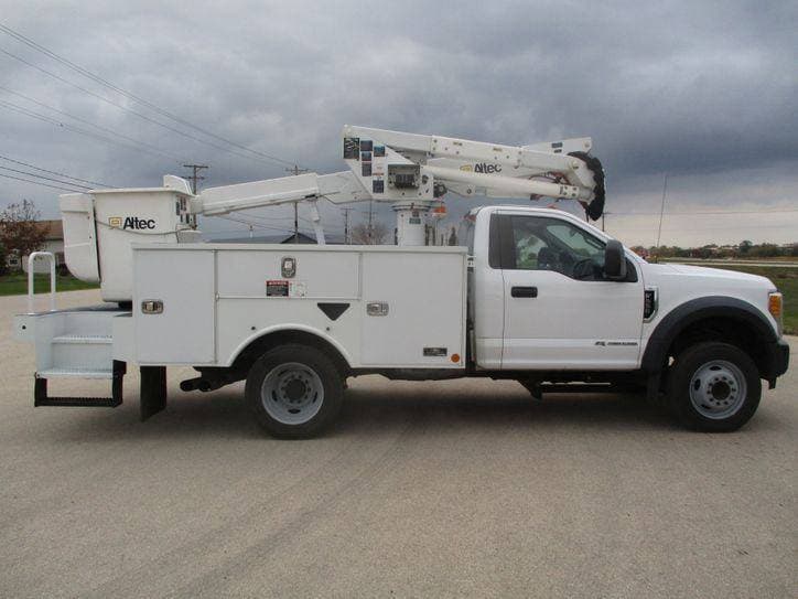 2017 Ford F-550 BUCKET TRUCK 92K MILES image 6