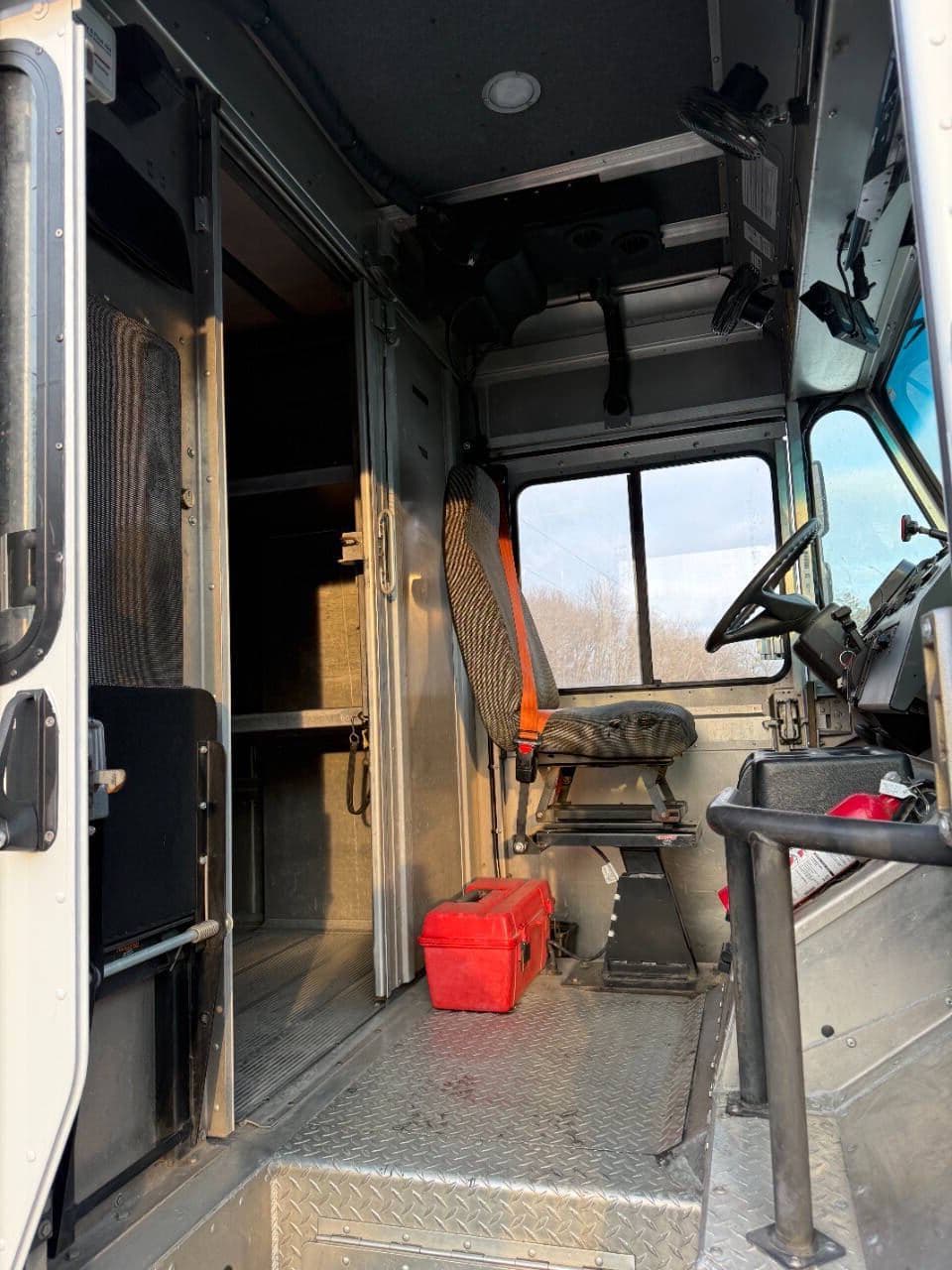 2020 Freightliner MT45 image 12