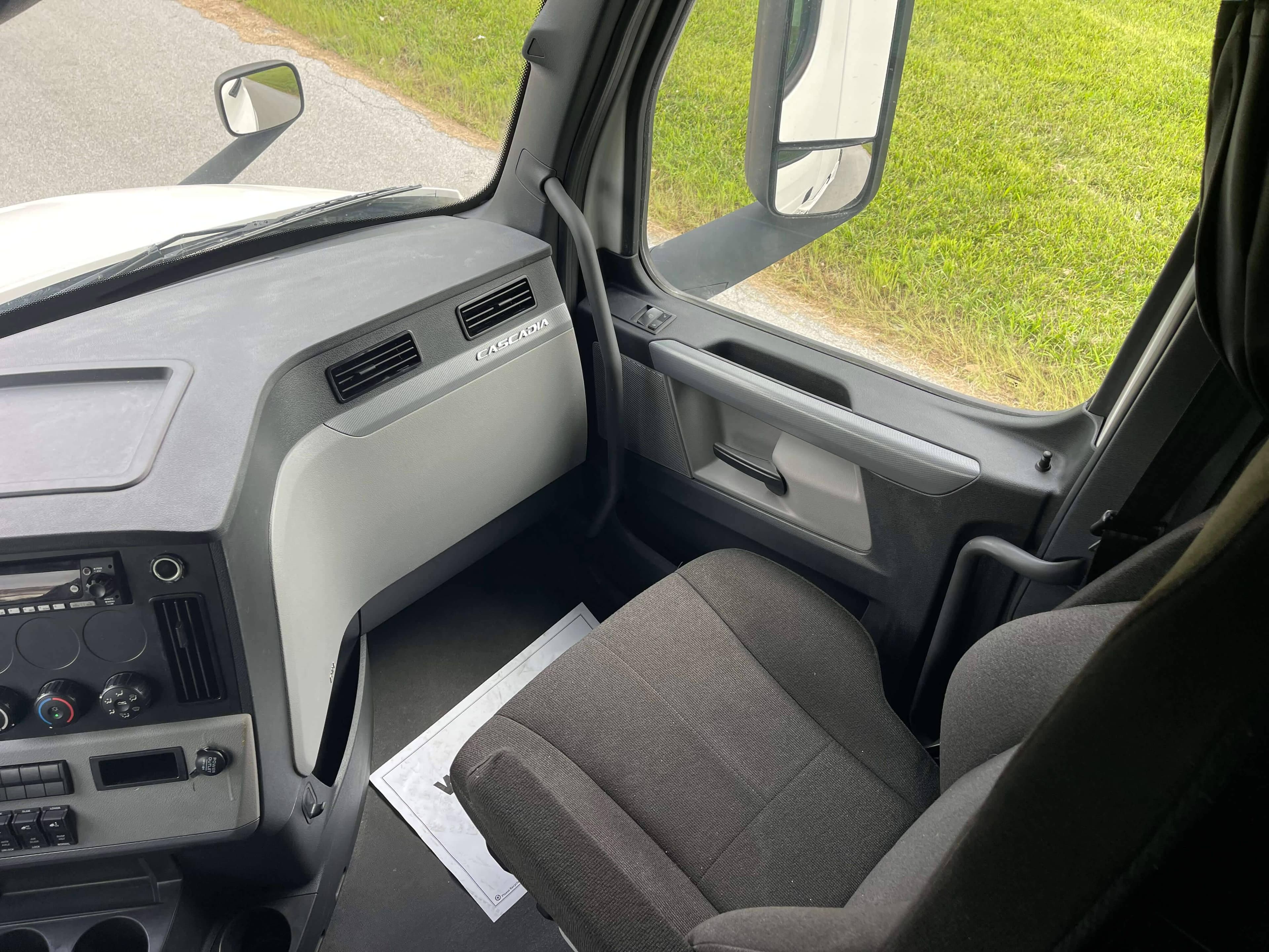 2022 Freightliner Cascadia 126 image 14