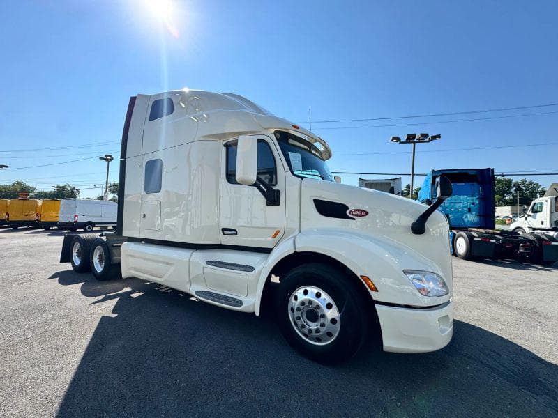 2022 Peterbilt 579 image 4