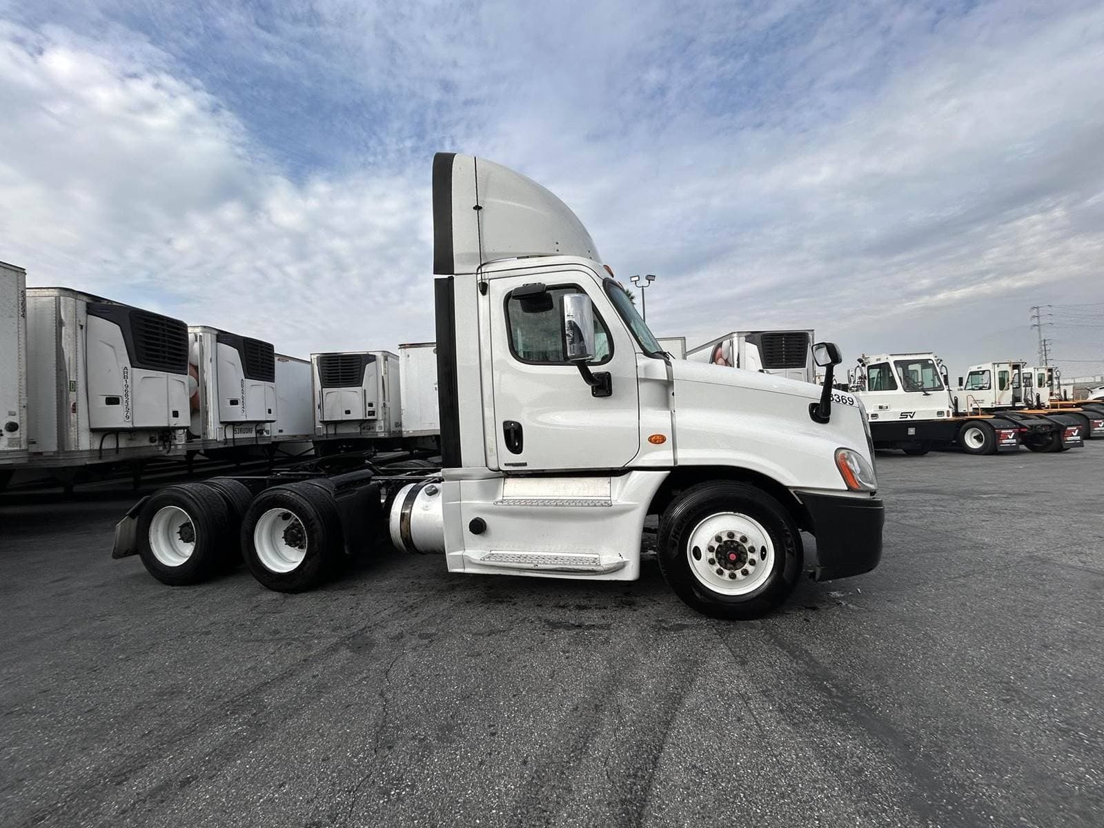 2018 Freightliner Cascadia 113 image 1
