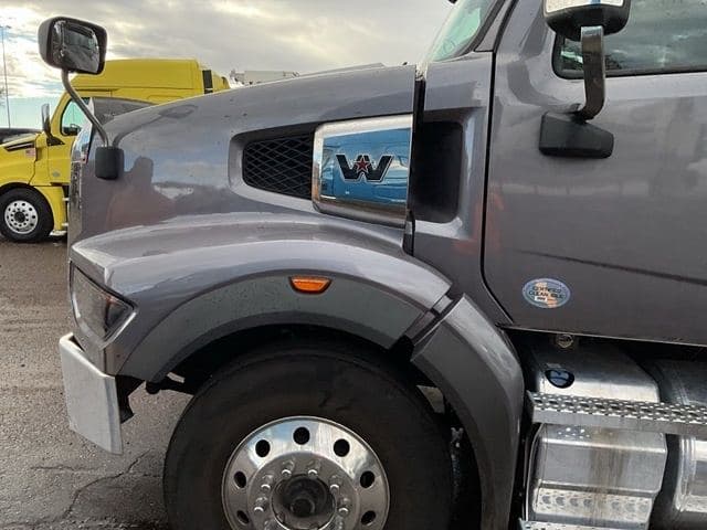 2022 Western Star 4900SB image 5