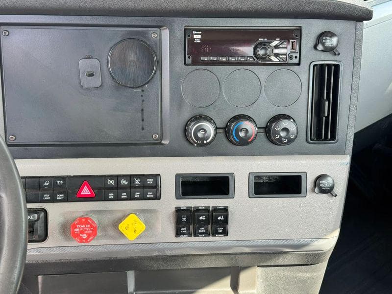 2020 Freightliner Cascadia image 15