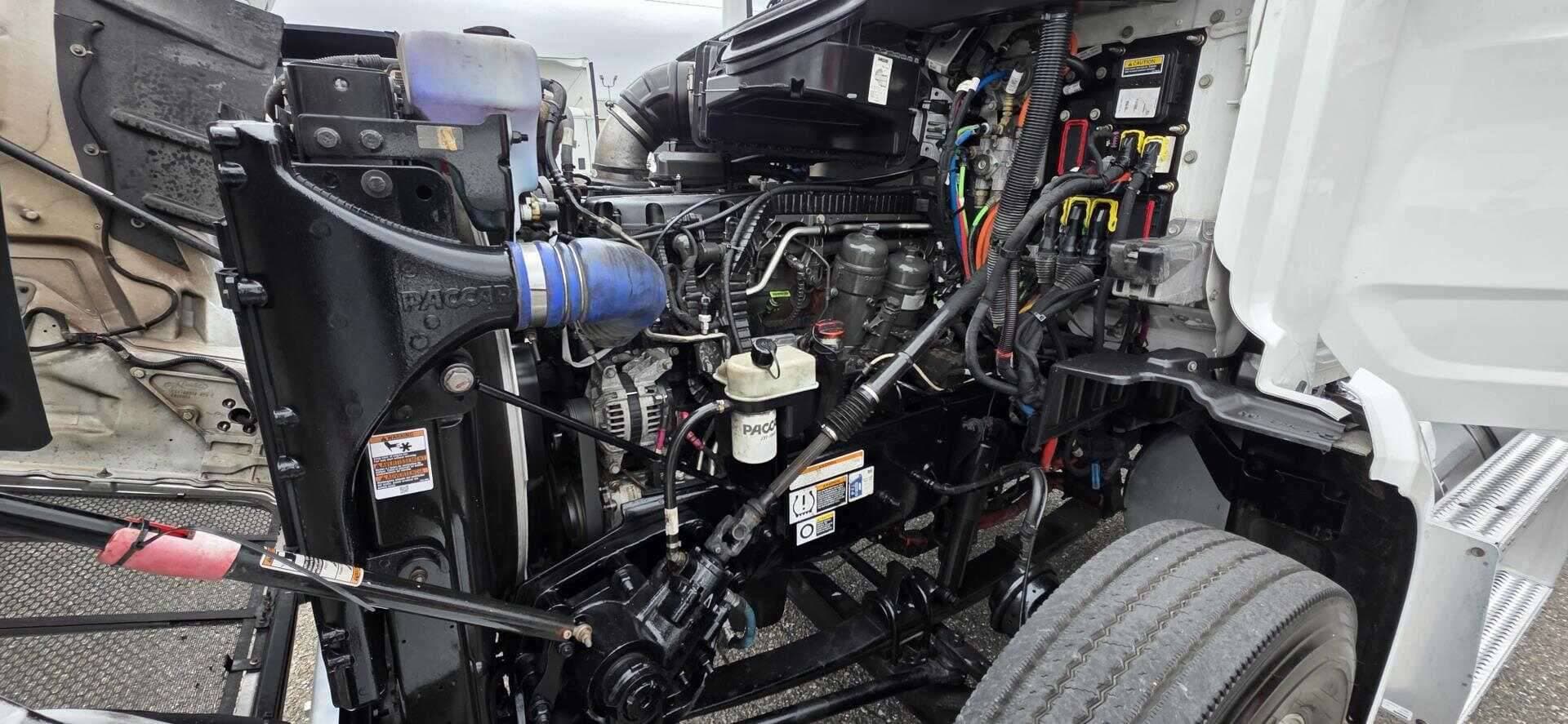 2023 Peterbilt 567 image 9