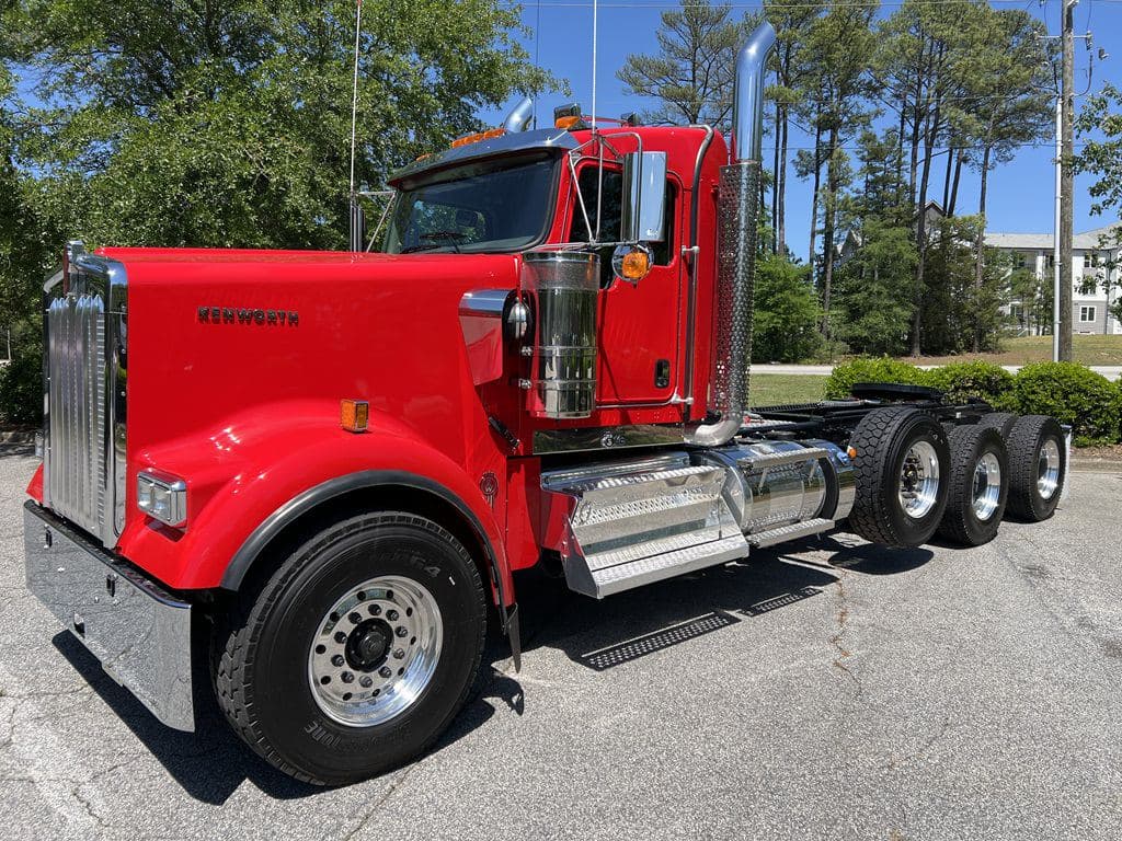 New 2026 KENWORTH W900L image 2