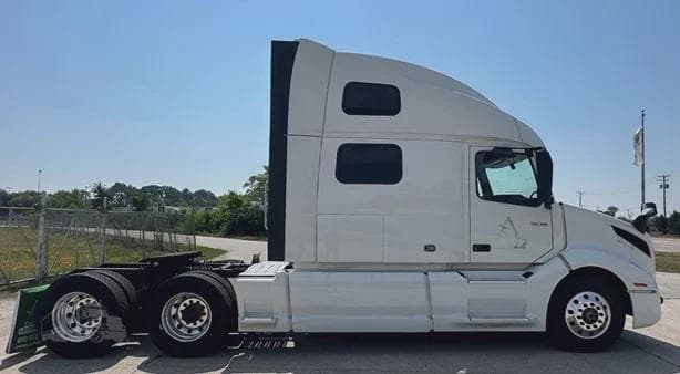 2023 Volvo VNL image 5