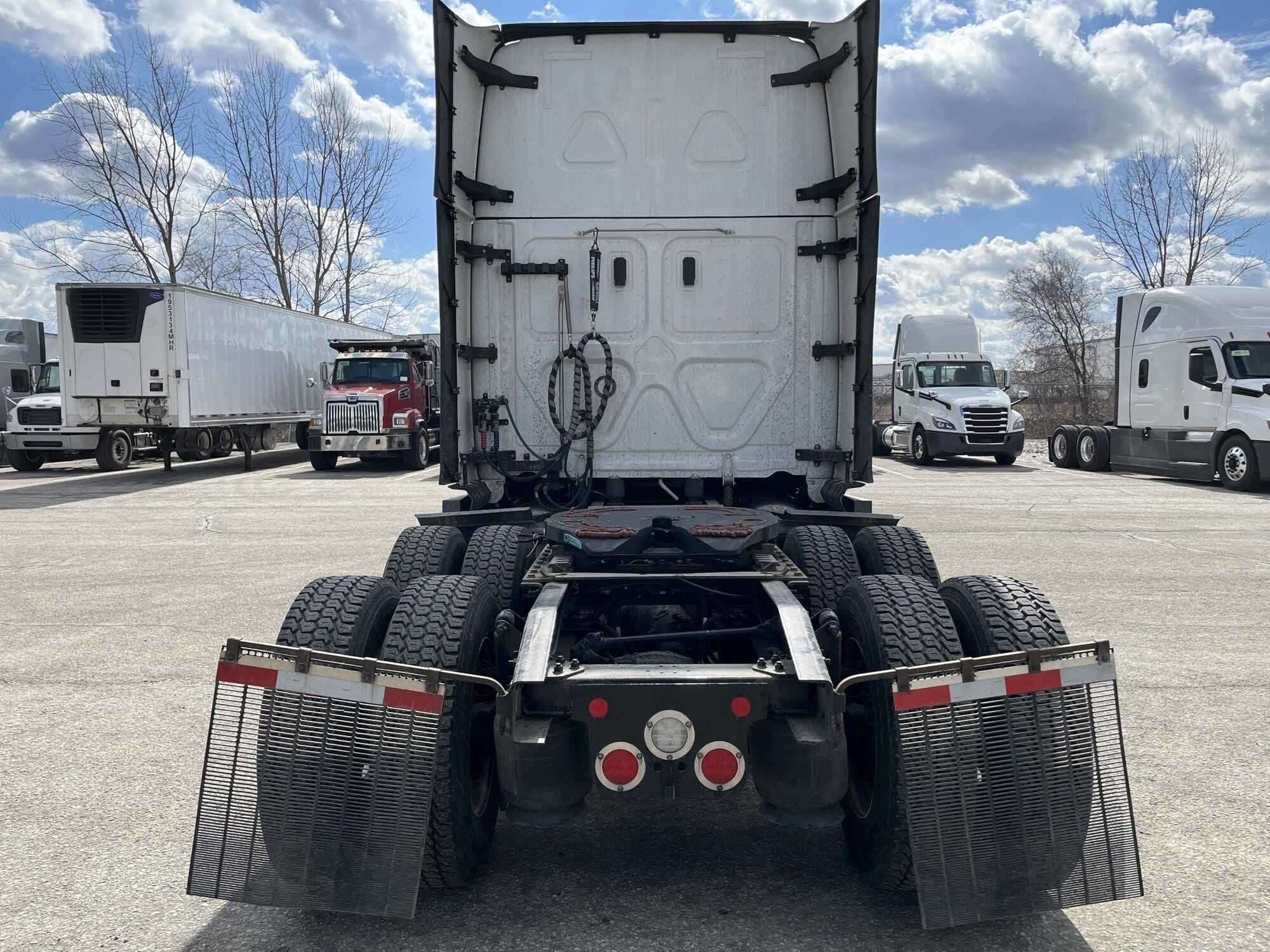 2023 Freightliner Cascadia 126 image 4