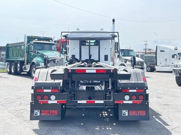 2025 Kenworth T880 image 10