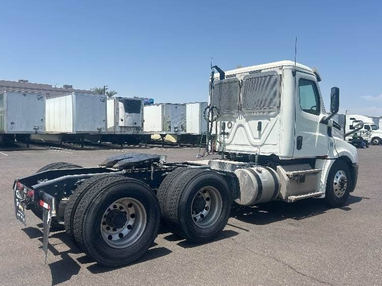 2019 Freightliner Cascadia 126 Day Cab Truck - 455HP, 12 Speed Automatic image 7
