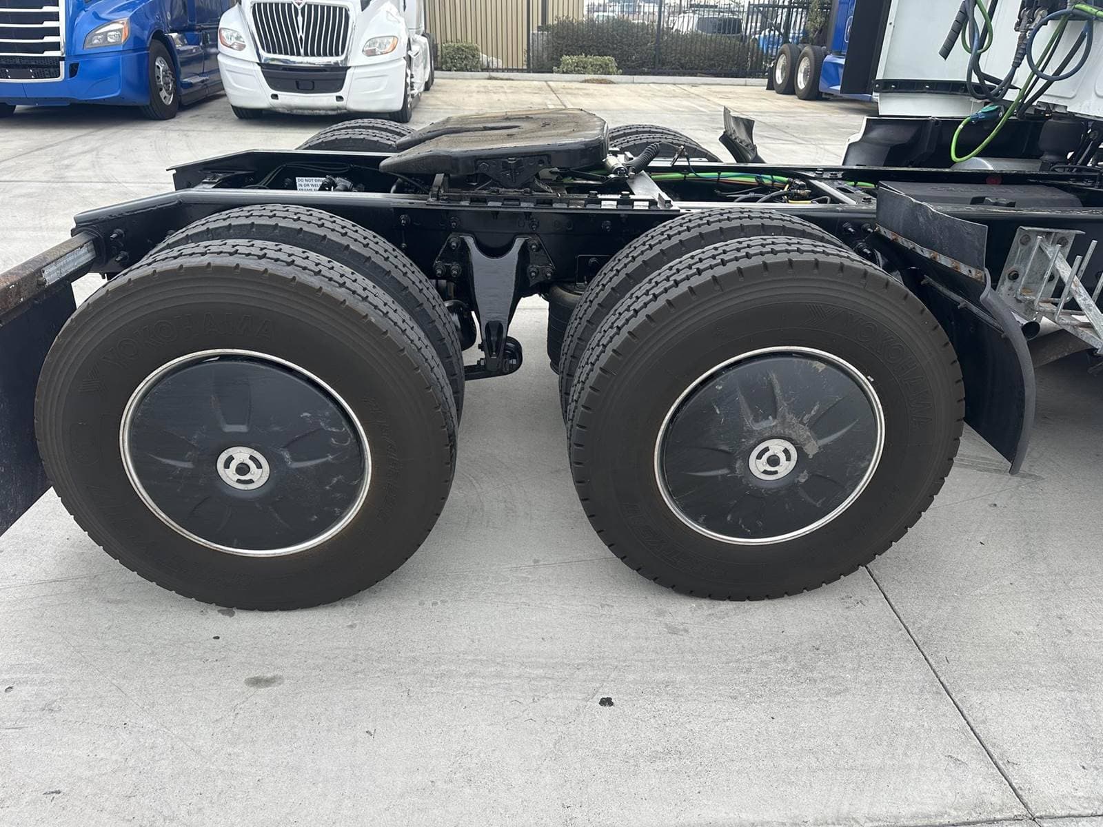 2022 International LT Sleeper Semi Truck - Raised Roof Sleeper, A26 450HP, 12 Speed Automatic image 13