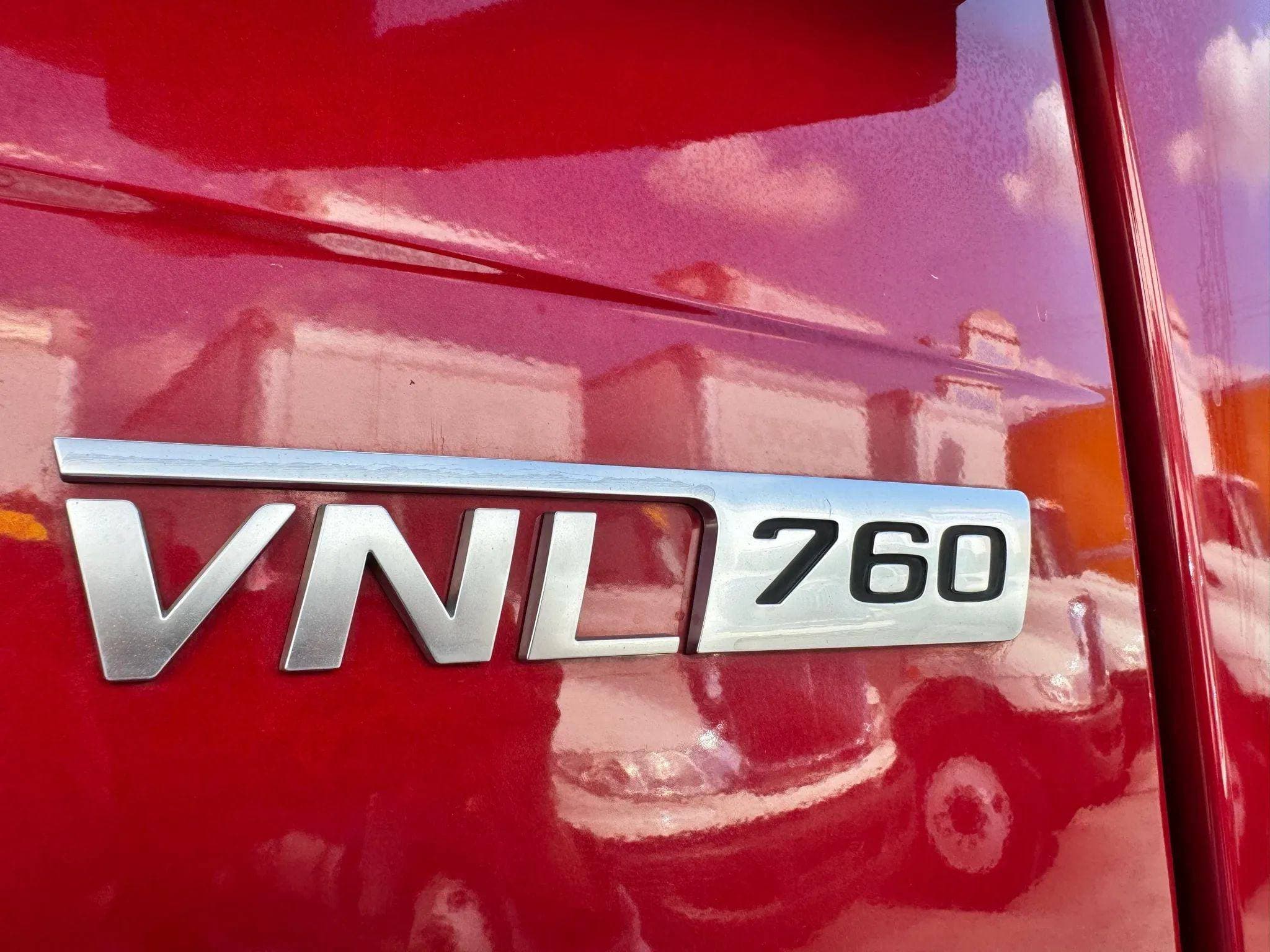 2021 Volvo VNL image 22