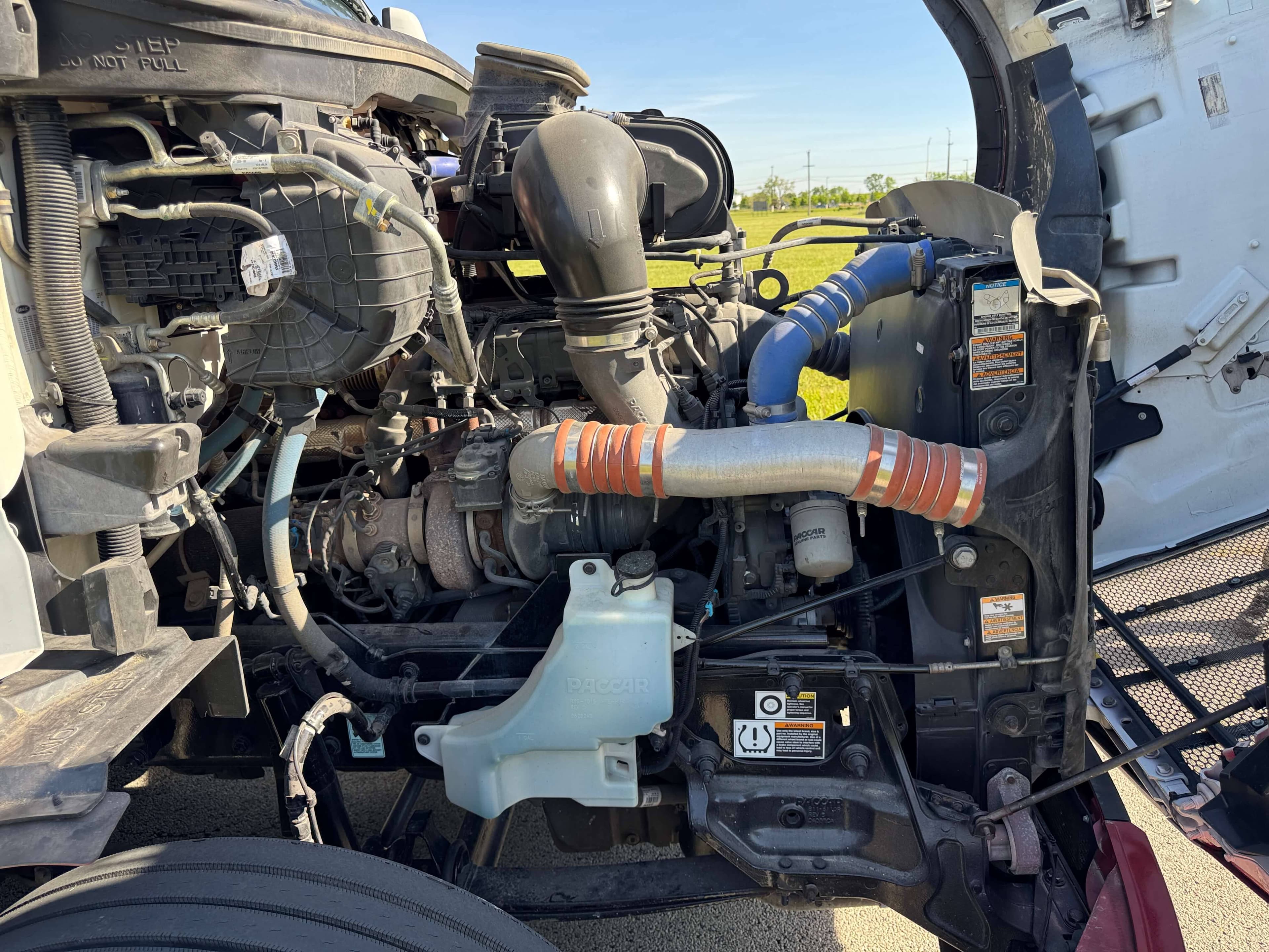 2023 Peterbilt 579 image 10