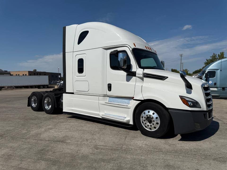 2019 Freightliner Cascadia image 2