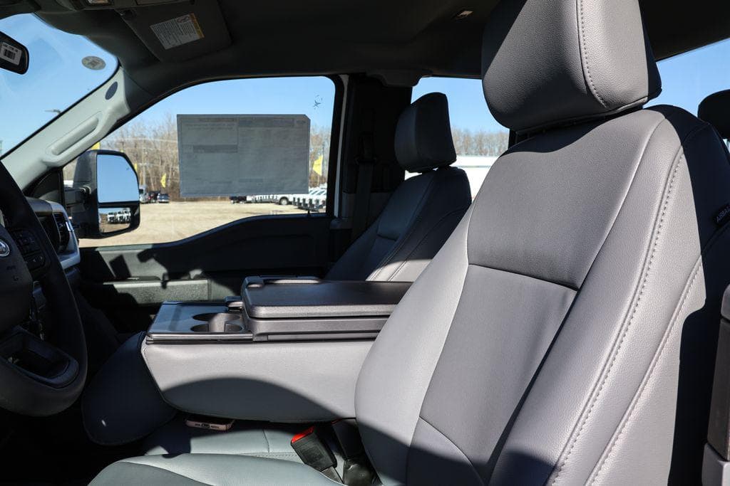 2024 Ford F-550SD XL Cab Chassis image 23