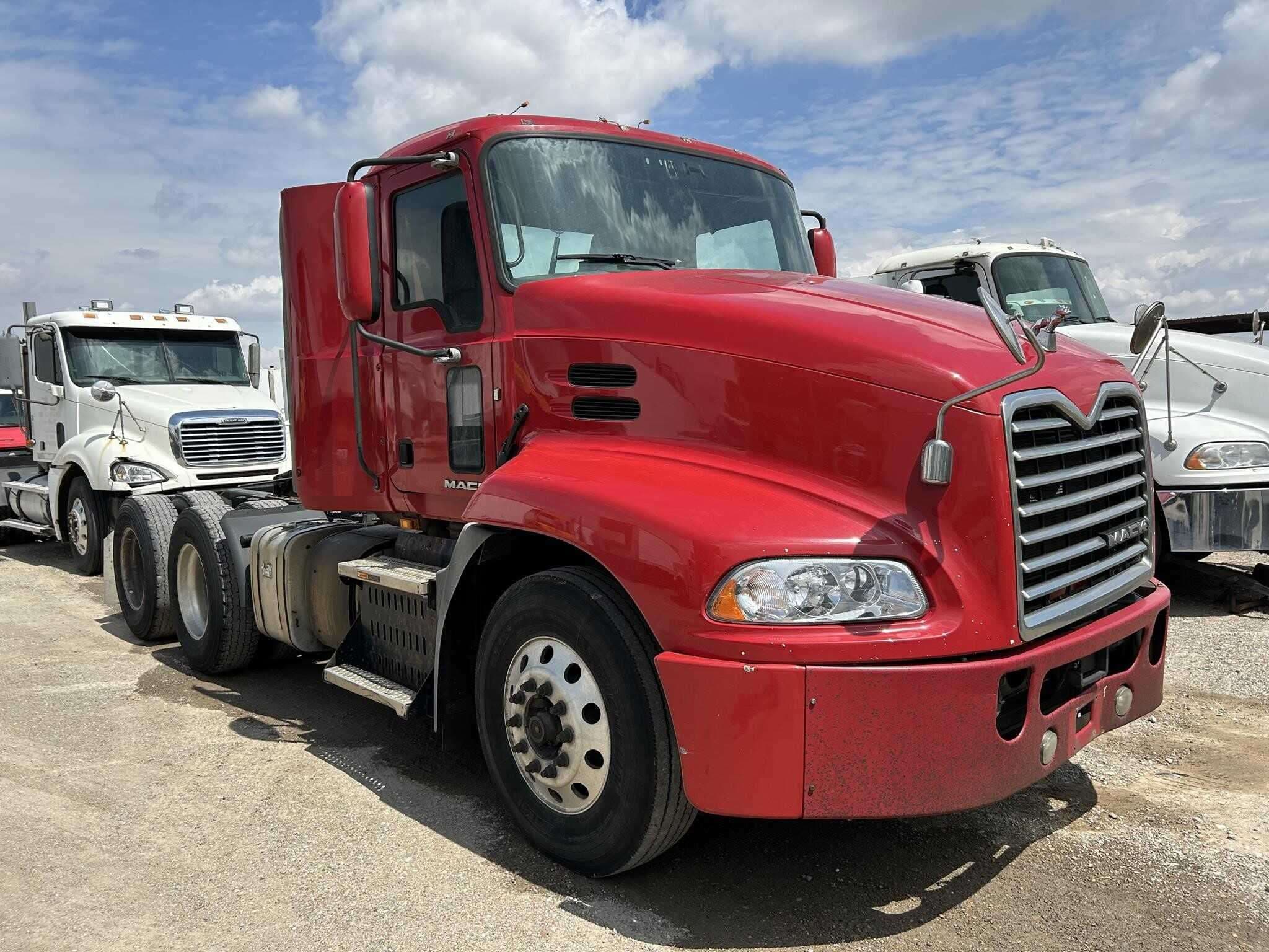 2017 Mack CXU613 Pinnacle image 2