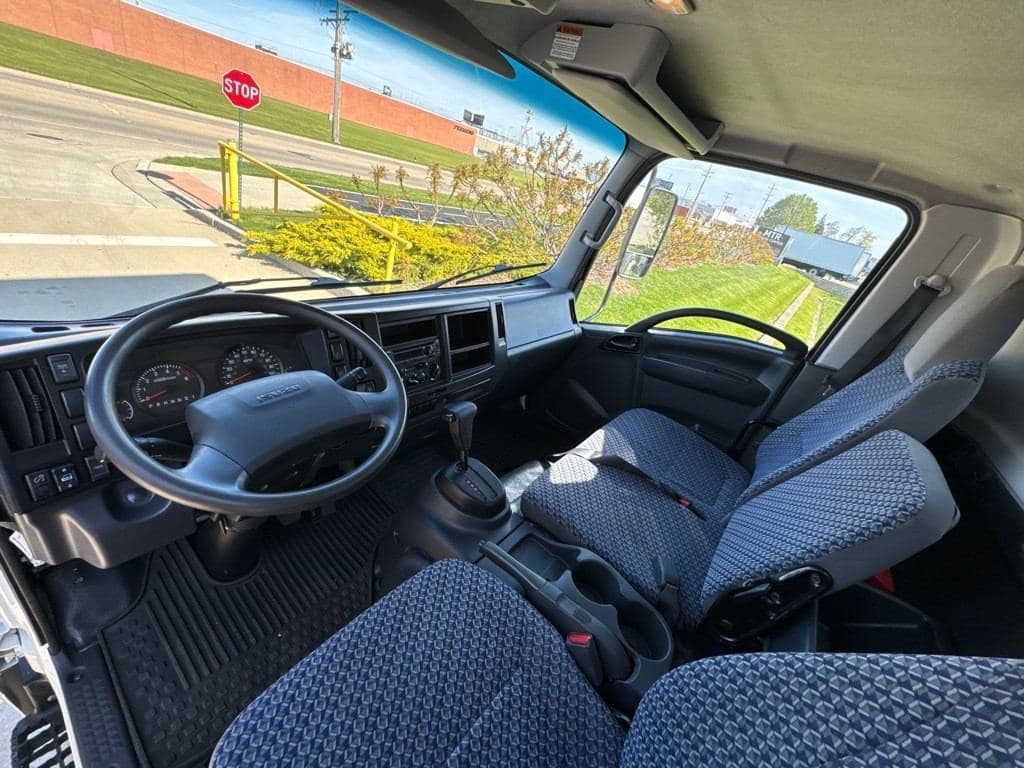 2023 Isuzu NPR HD image 8
