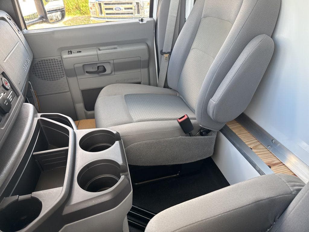 2026 Ford E-350SD Base Box Van image 38