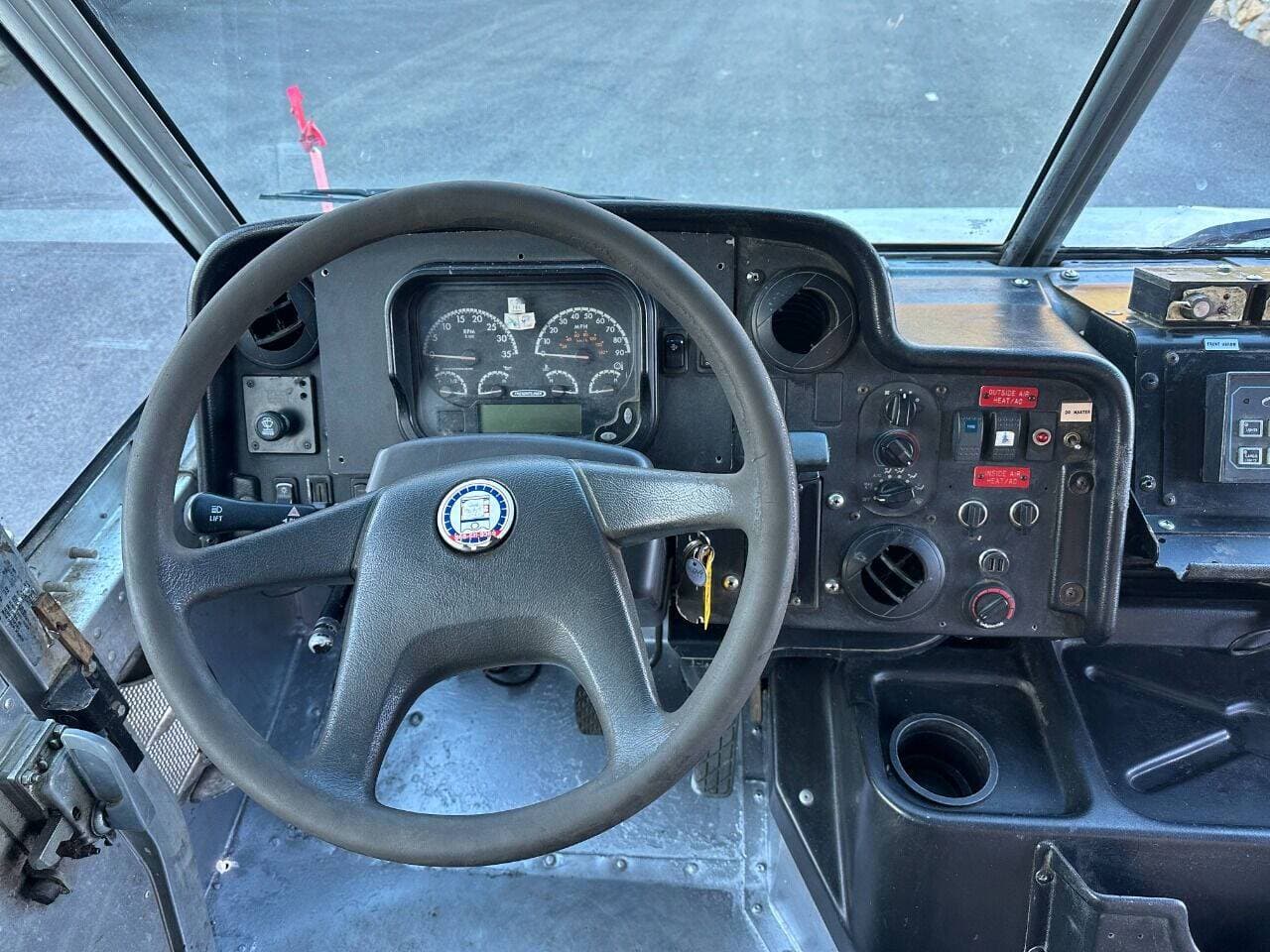 2010 Freightliner MT45 image 9