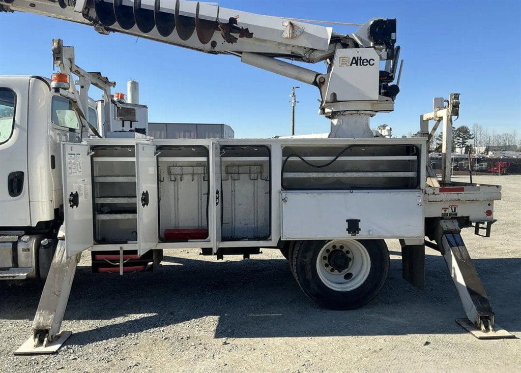 2019 Freightliner M2-106 image 7