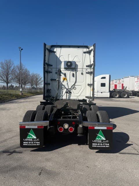2022 Freightliner Cascadia 126 image 10