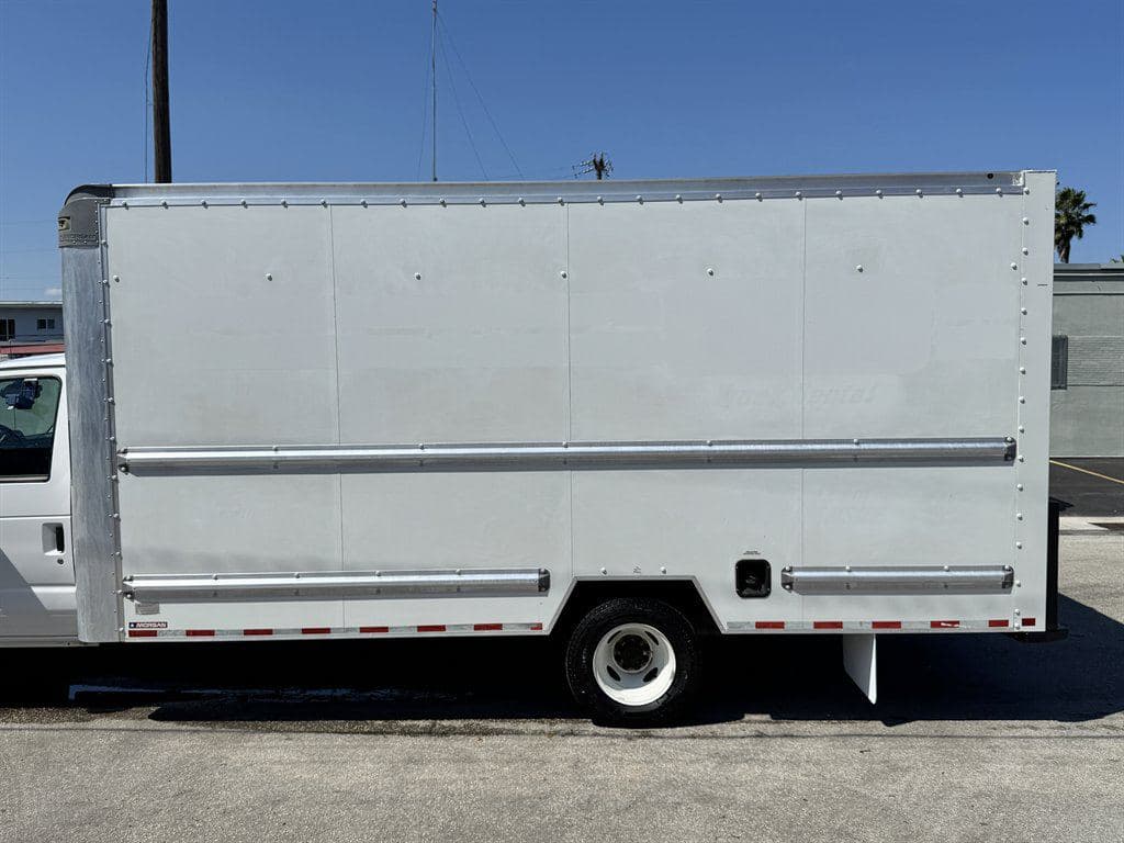 2022 Ford Commercial Vans image 7