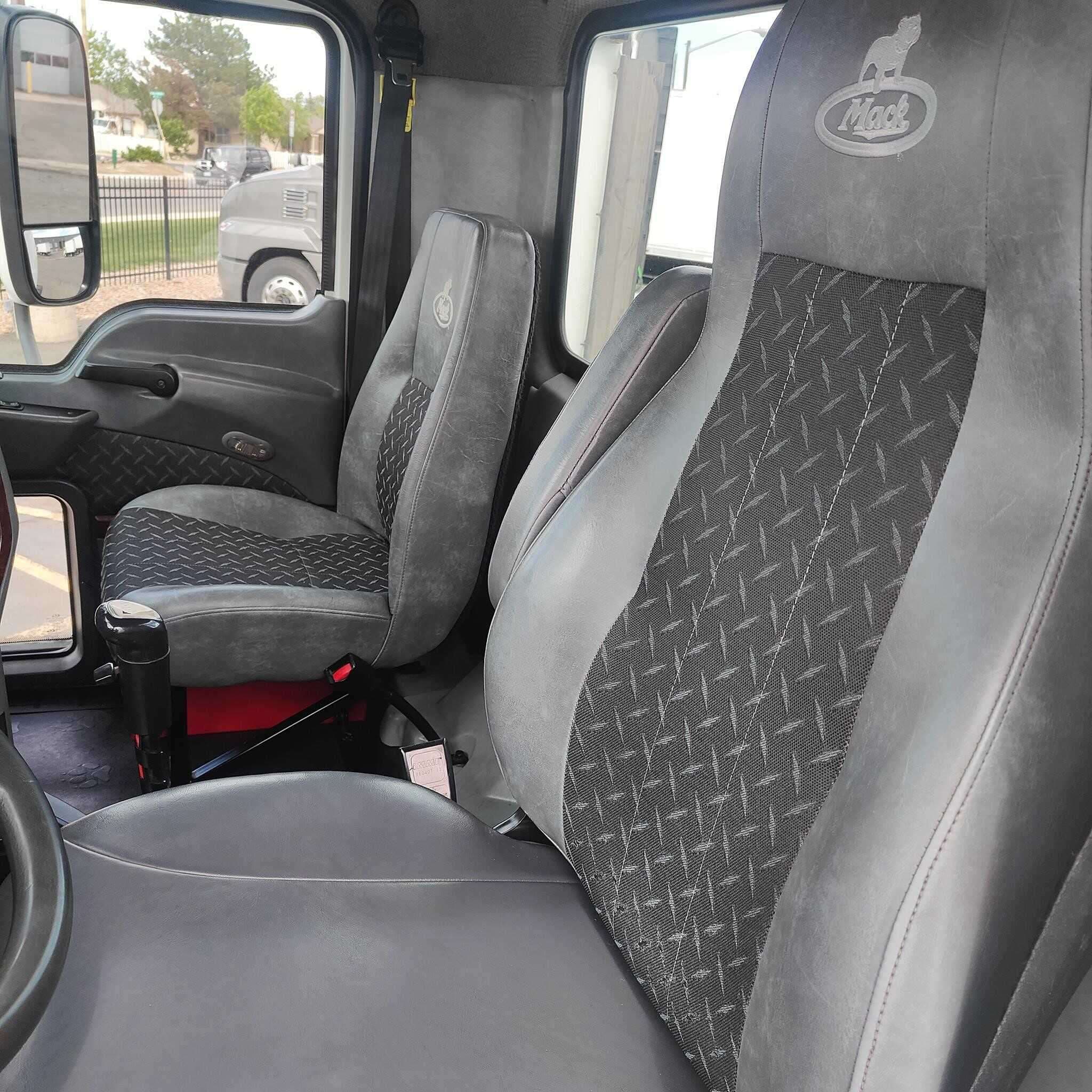 Used 2017 MACK 600 Conventional - Day Cab image 4