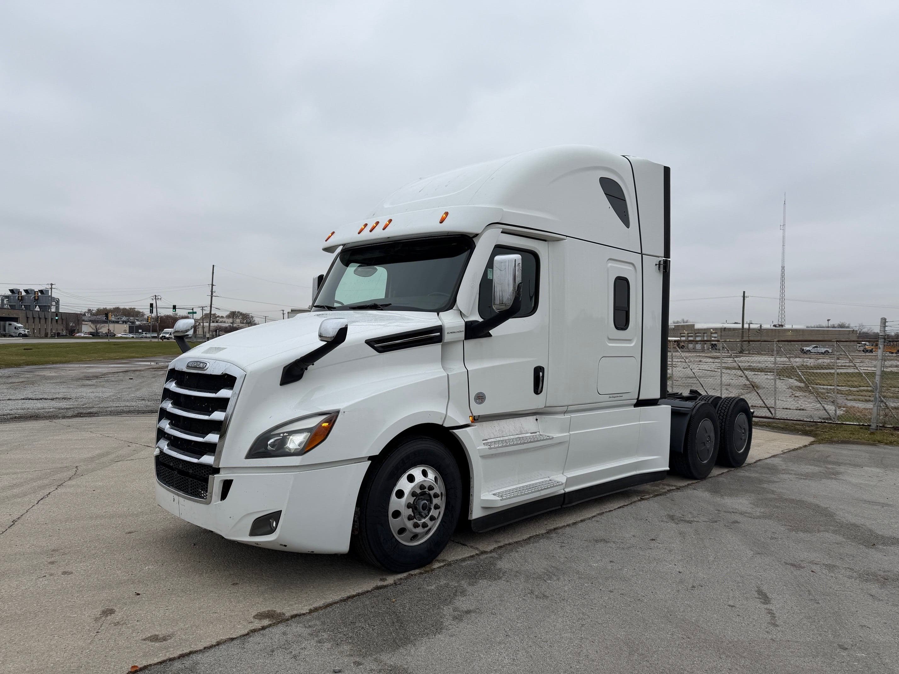 2023 Freightliner Cascadia image 1