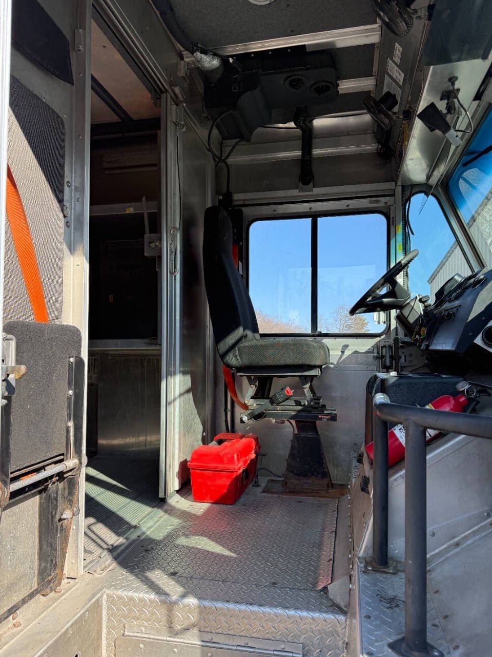 2021 Freightliner MT45 image 13