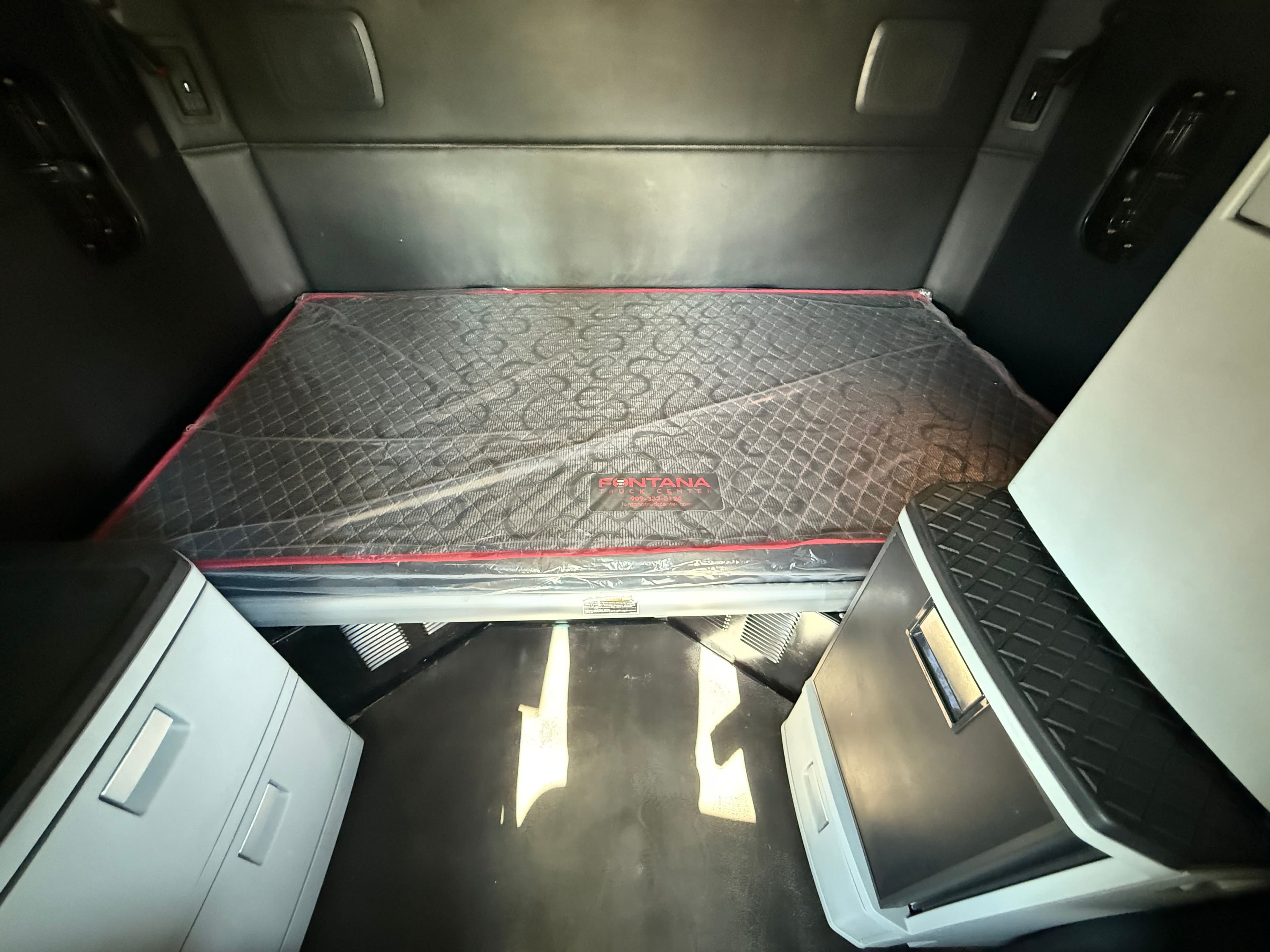 2022 Kenworth T680 image 7