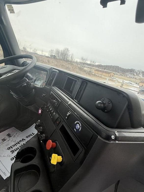 2021 INTERNATIONAL LT TNF212092 Web image 6