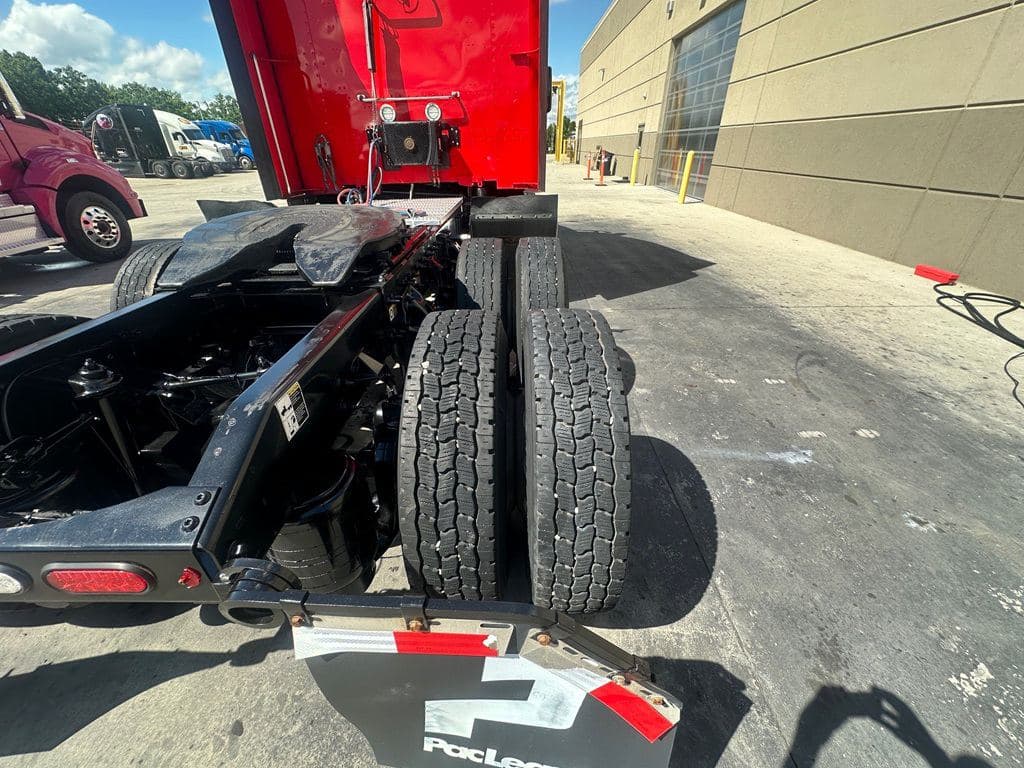 Used 2021 PETERBILT 579 image 6