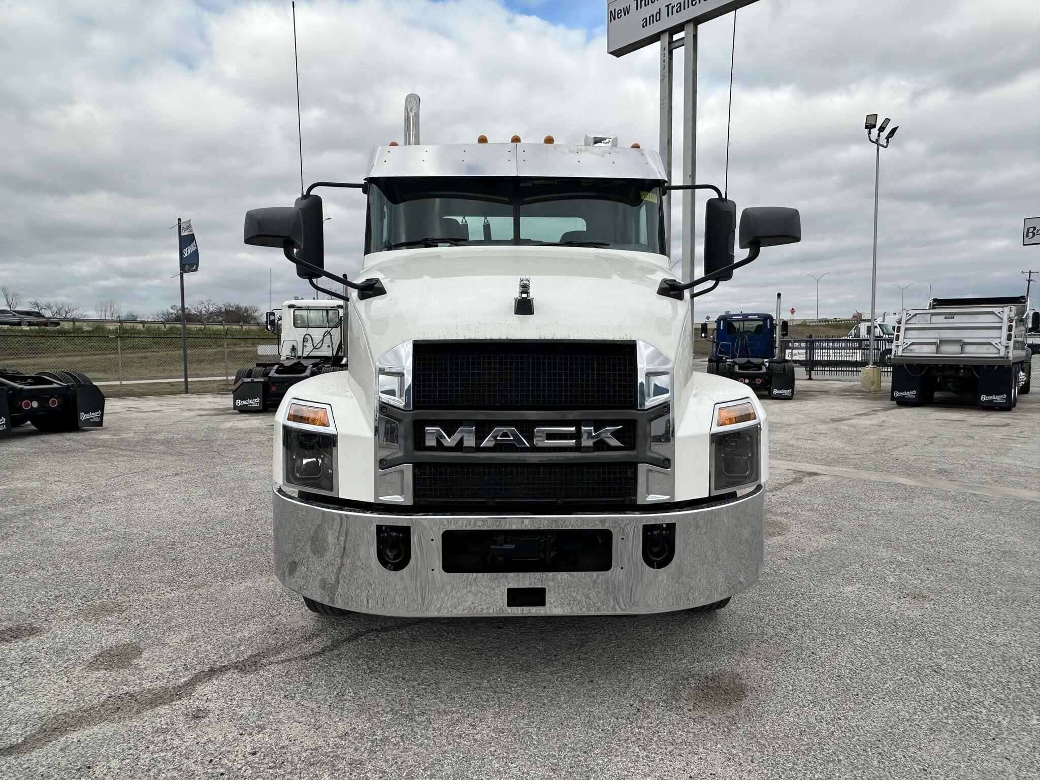 Used 2020 MACK ANTHEM Conventional - Day Cab in San Antonio, TX image 2