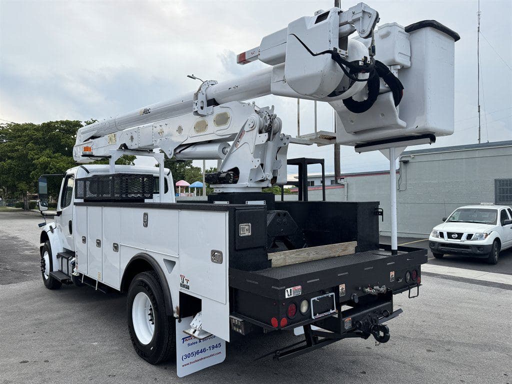 2018 Freightliner M2-106 image 10