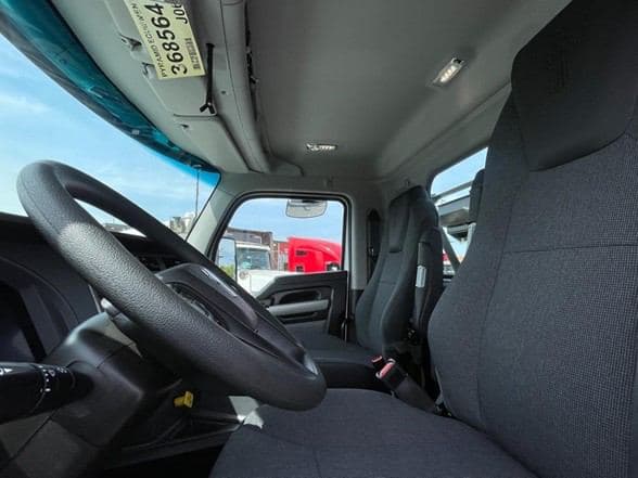 2025 Kenworth T880 image 18