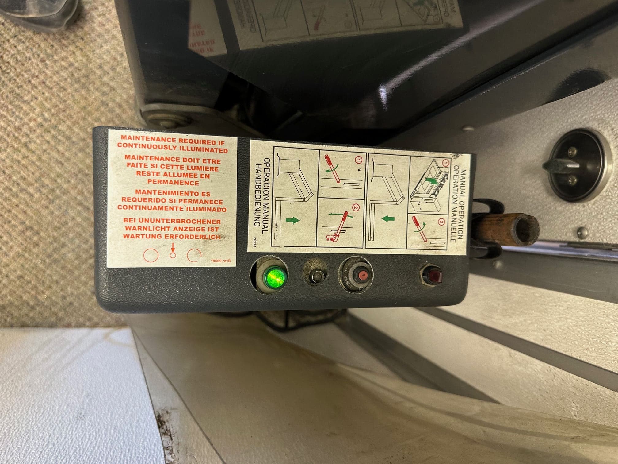 2002 WORKHORSE Step Van with Handicap Lift image 26